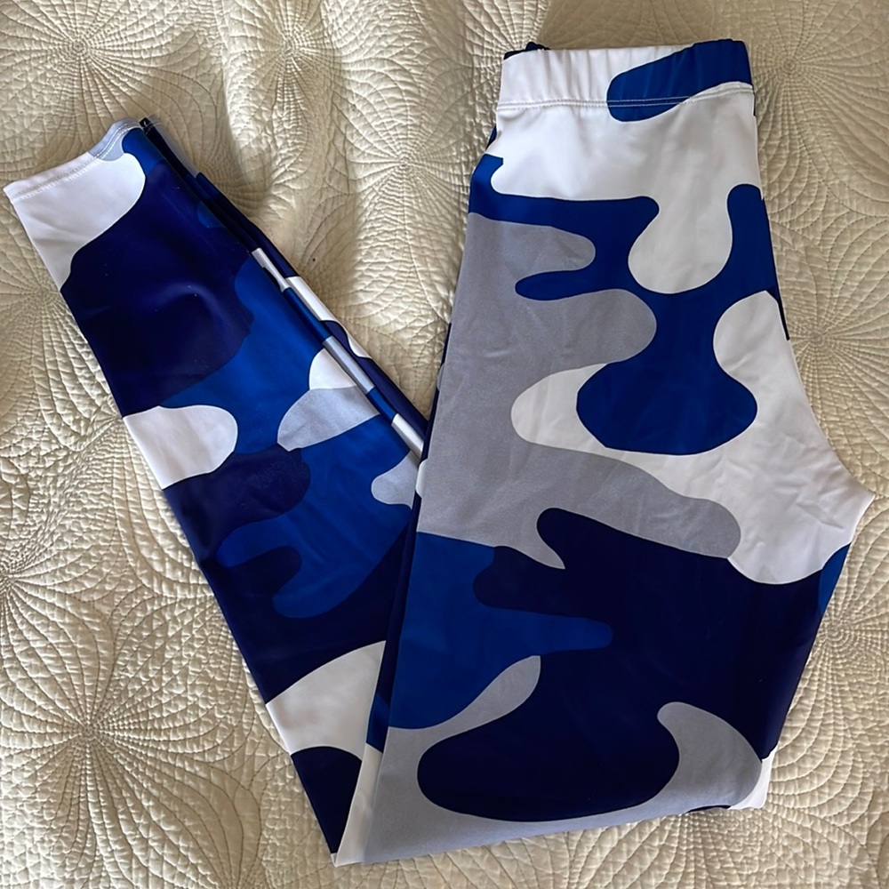 Blue, white, and grey camo lagging’s